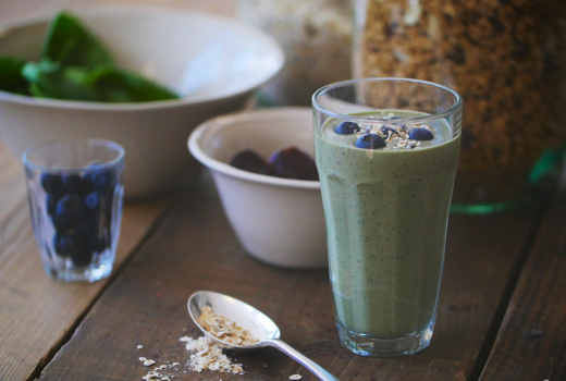 green, smoothie, recipe, healthy, spinach, blueberries, yoghurt